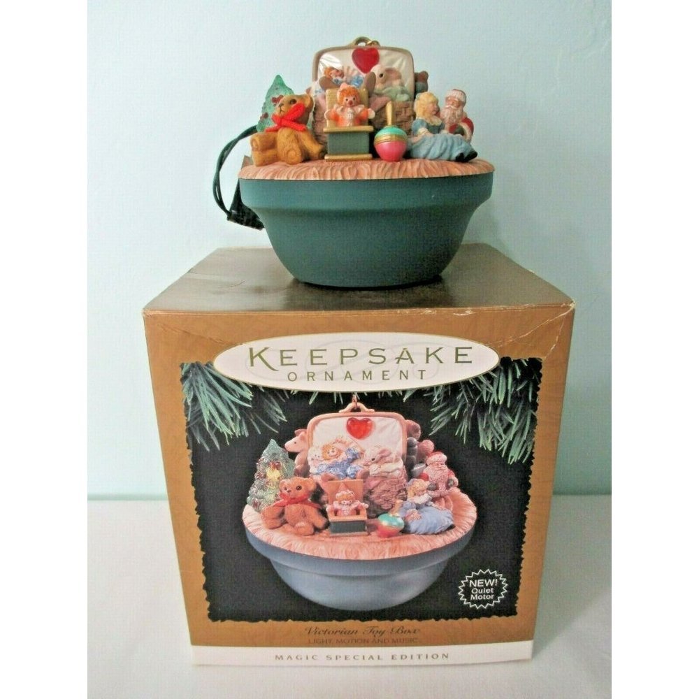 Hallmark Keepsake Magic Special Edition Light Motion Music Victorian Toy Box IOB